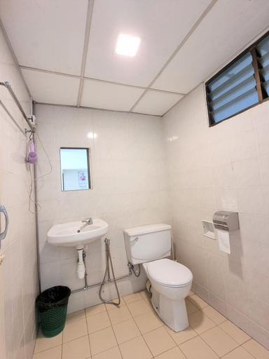 Bathroom 3, Green Ocean Seaview Apartment, Penang Island