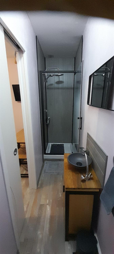 Bathroom, Nedleys Chardonnay, Haute-Vienne