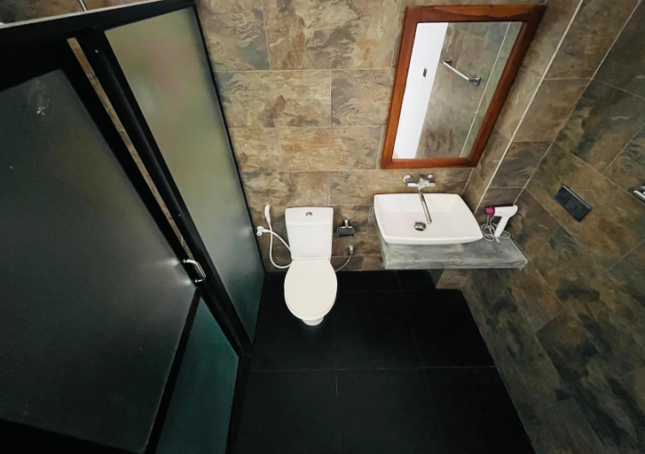 Bathroom 3, King's Marine B&B Surf Hotel, Matara Four Gravets
