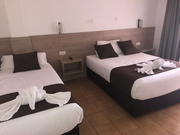 Bedroom 4, Hotel Hipica Park, Girona