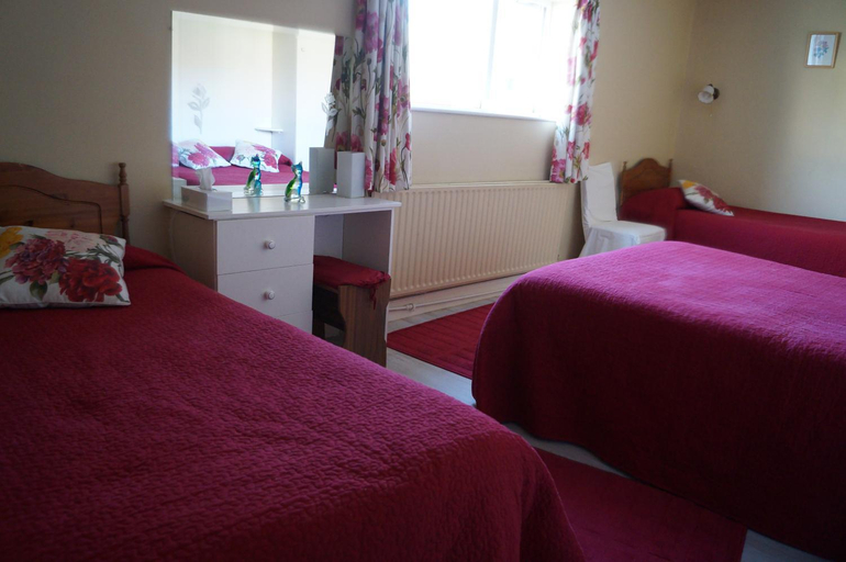 Bedroom 2, Ardrinane House