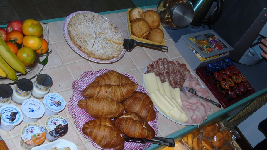 Food & Drinks 6