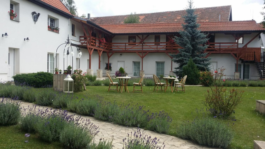 Exterior view 5, Green Club, Praha - západ