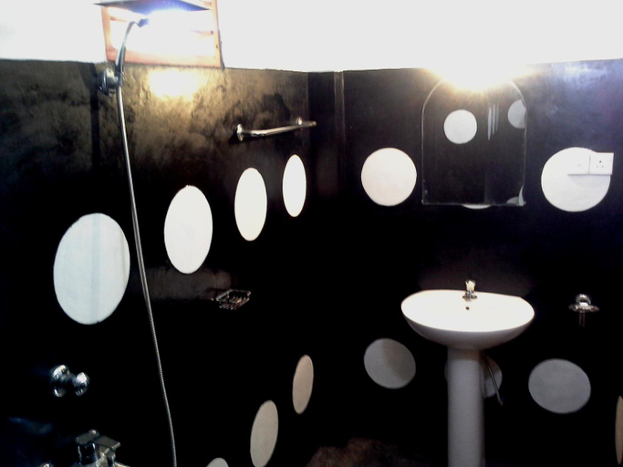 Bathroom 3, Sunstyle Mirissa Guest House, Weligama