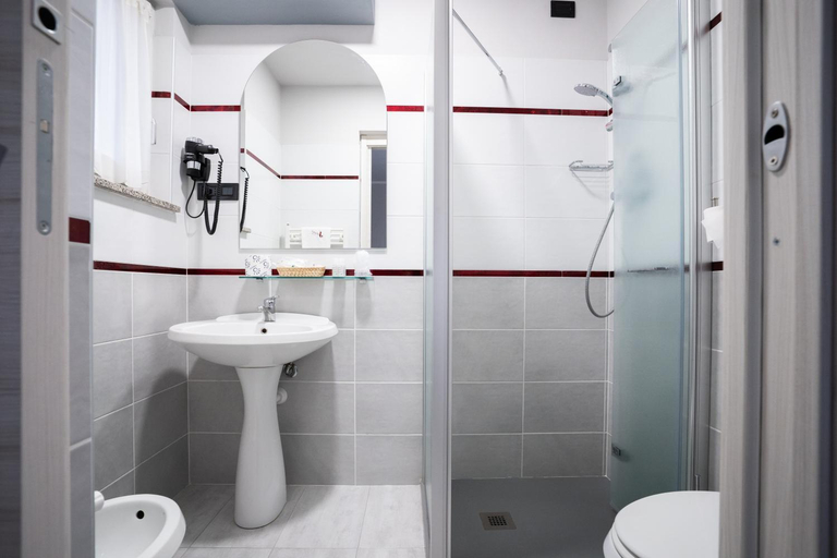 Bathroom 3, J Hotel, Torino