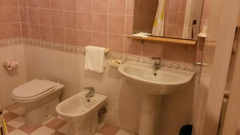 Bathroom 3, Albergo Ristorante Ferretti, Perugia