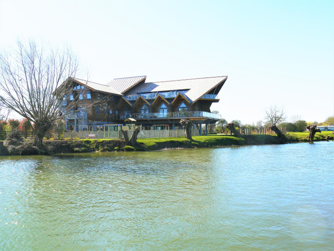 Food & Drinks 2, Bend in the River Lodge, Warwickshire