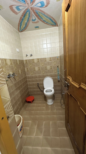 Bathroom 5, Hotel Maheshswari and Banquet Hall, Tehri Garhwal