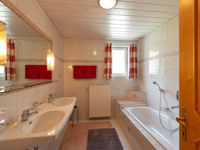 Bathroom 3, Apartment in Strengen near Ski Slopes, Landeck