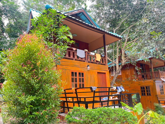 Exterior 6