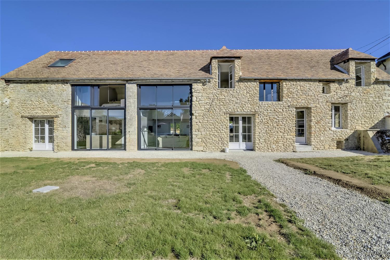 Elegante Villa avec Piscine Privee a Amponville, Seine-et-Marne