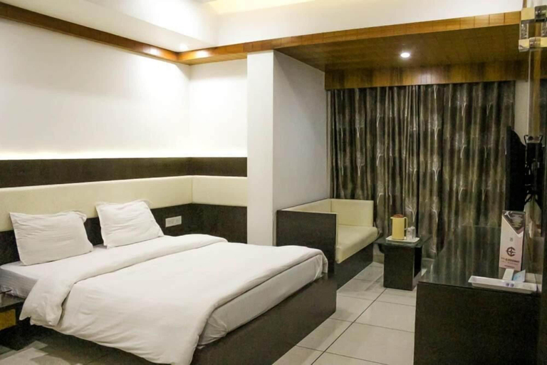 Bedroom 4, Hotel Apex Inn, Valsad