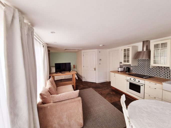 Others 4, Oak Tree Rooms, Hampshire