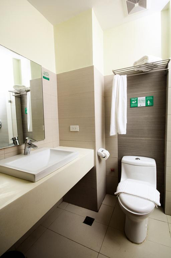 Bathroom 4, Go Hotels Iloilo, Iloilo City