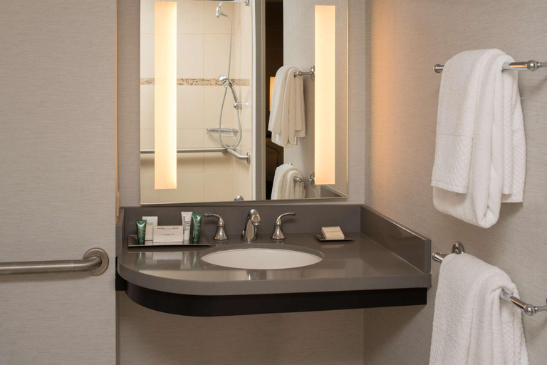 Bathroom 3, Hilton Portland Downtown, Multnomah