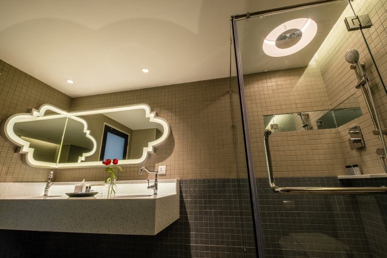Bathroom 16