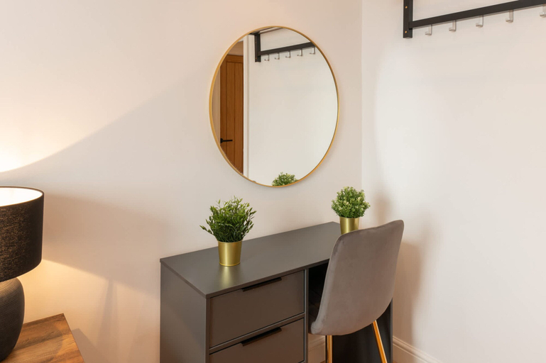 Room 5, Host Stay - Princes Place Living, Sefton
