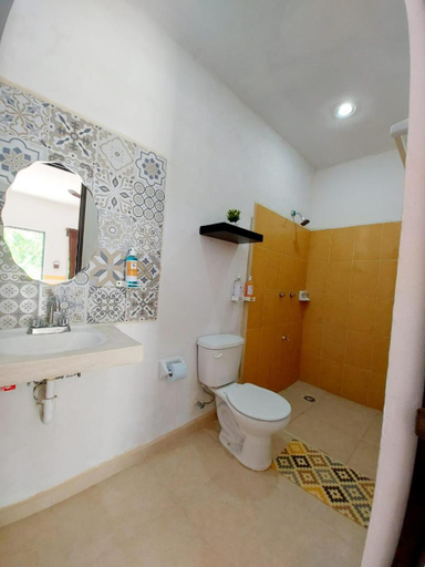 Bathroom, Nicol-Haa, Izamal