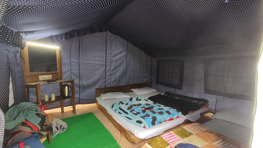 Bedroom 3, Hail Himalayas, Shimla