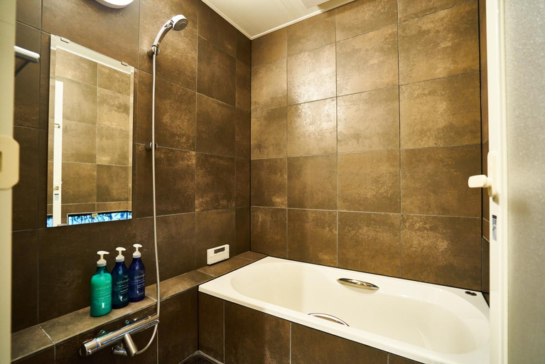 Bathroom 2, - Nagi - Renovated Machiya, near North Nijojo, Kyoto
