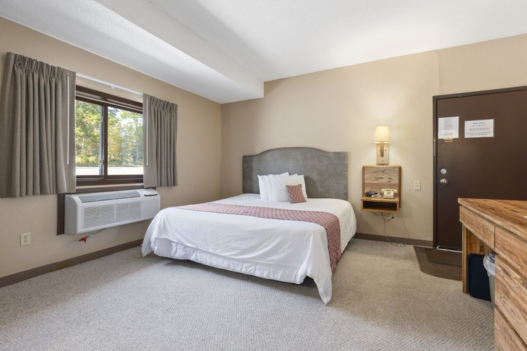 Bedroom 2, Commander Motel, Crow Wing