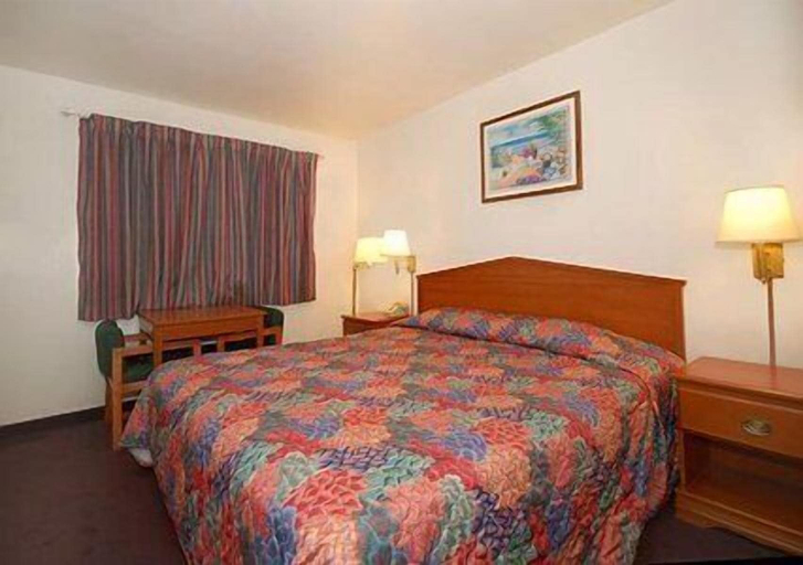 Bedroom 2, Motel 6 Bakersfield, CA - Central, Kern