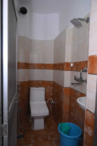 Bathroom, VIP Paying Guest House, Varanasi