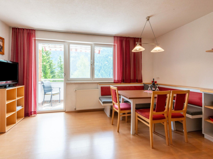 Others 5, Apartment in Strengen near Ski Slopes, Landeck