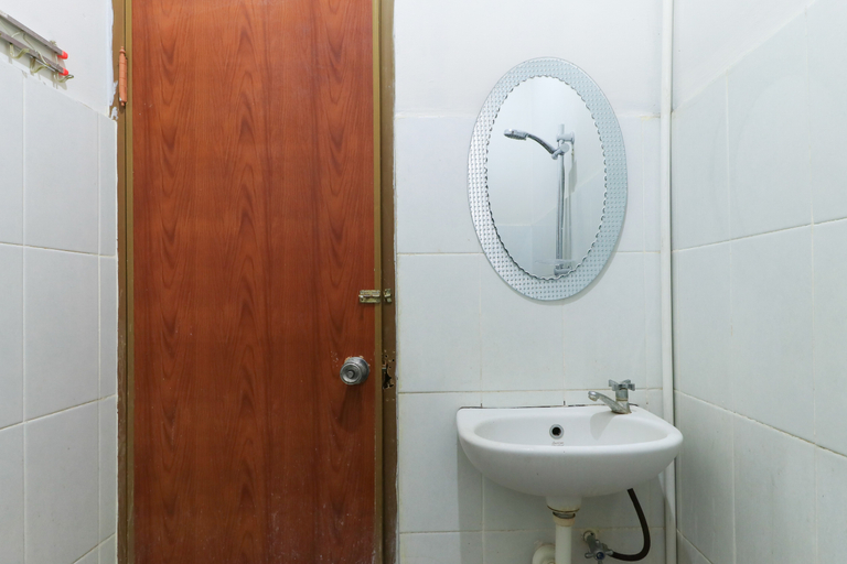 Bathroom 4, Hotel Warta Putra, Denpasar