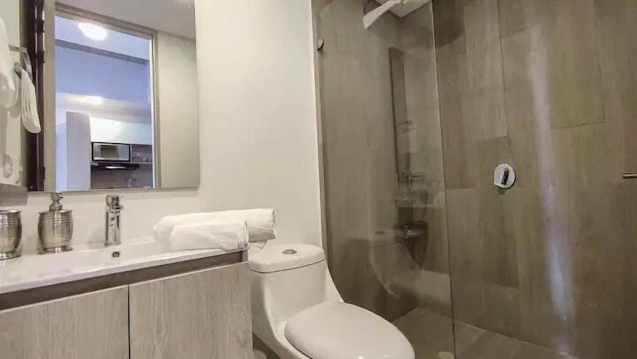 Bathroom 3, Loft Centro Internacional con balcón 608, Santafé de Bogotá