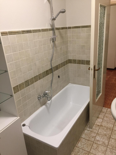 Bathroom 3, Jacky House 1.0, Lodi