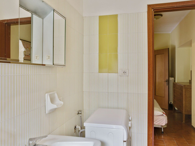 Bathroom 4, Unique Holiday Experience in Greenery near Lake, Verbano-Cusio-Ossola
