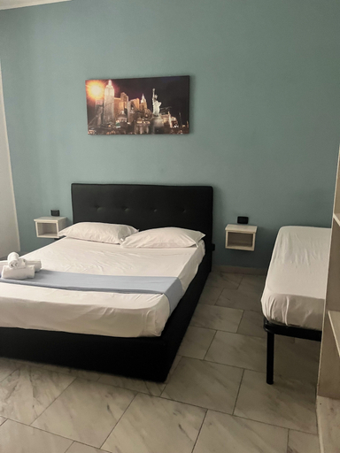 Bedroom 2, International Hotels, Napoli