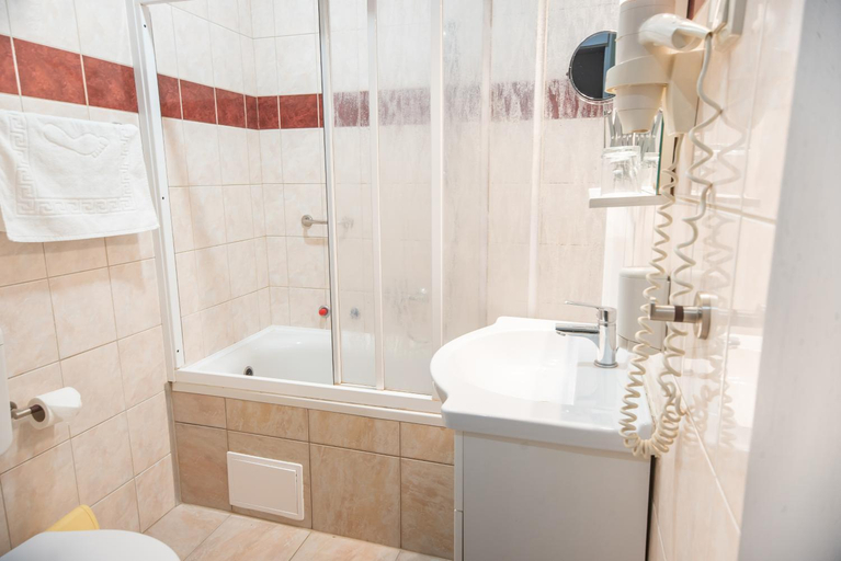 Bathroom 3, Nyerges Hotel Thermal, Monor