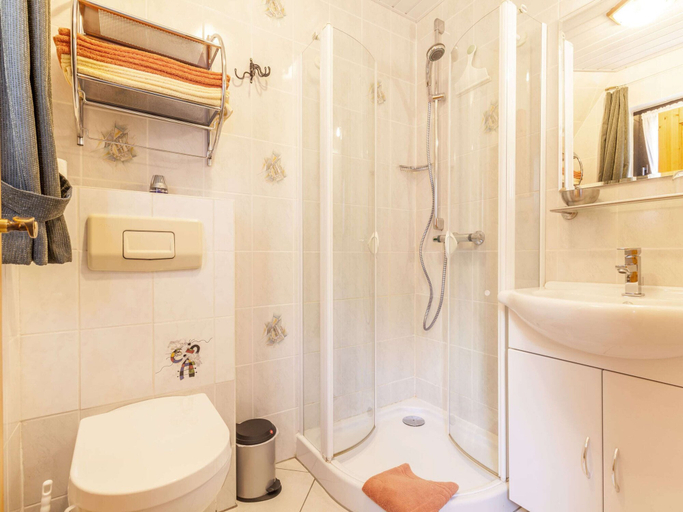 Bathroom, Gemutliches Appartement in Hallenberg mit Terrasse, Hochsauerlandkreis