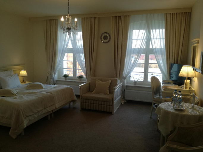Bedroom 2, Hotel SPA Akacjowy Dwor, Stargard