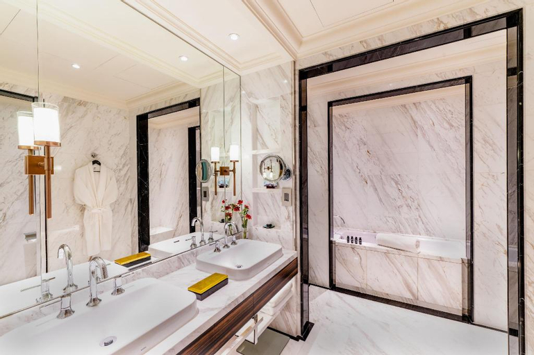Bathroom 16
