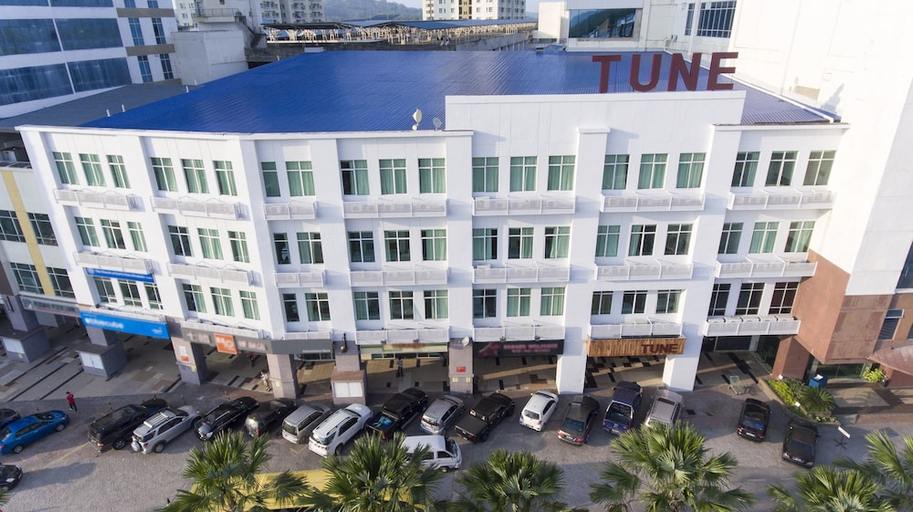 Exterior & Views