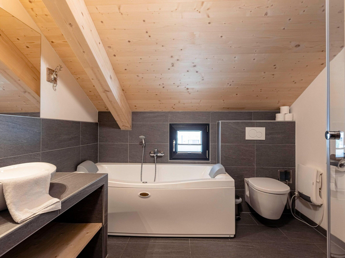 Bathroom, Lovely Chalet With hot tub, Murau