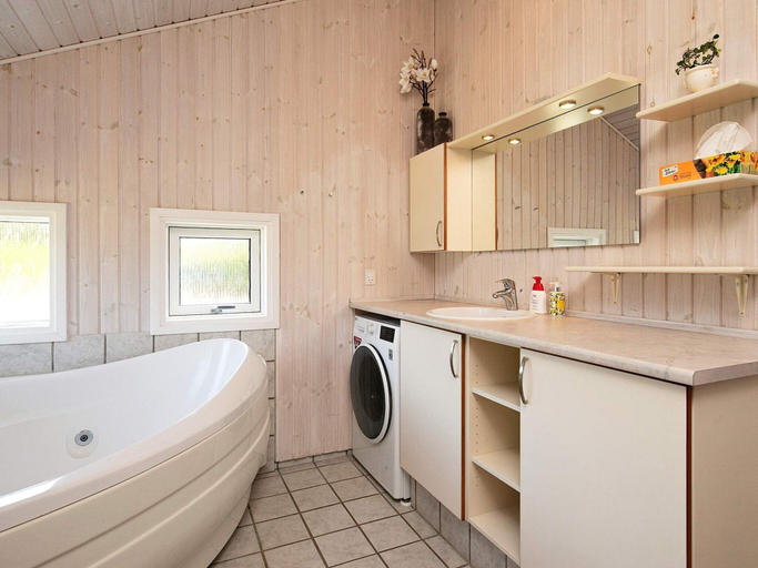 Bathroom 4, 5 Star Holiday Home in Vaeggerlose, Guldborgsund