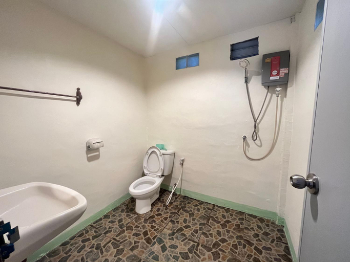 Bathroom 12