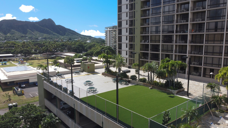 Exterior & Views 2, Waikiki Sunset 2 bedroom with Diamond Head View and Parking, Honolulu