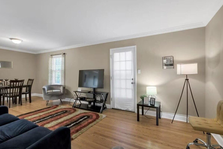 Others 5, The Retro Pad, Madison