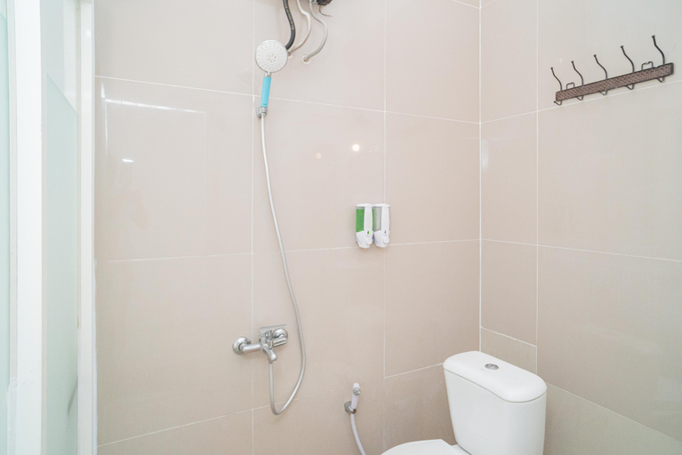 Bathroom, RedDoorz Syariah @ Winong Nganjuk, Nganjuk