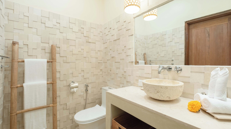 Bathroom 4, Alarte Estate by Villa Finder, Badung