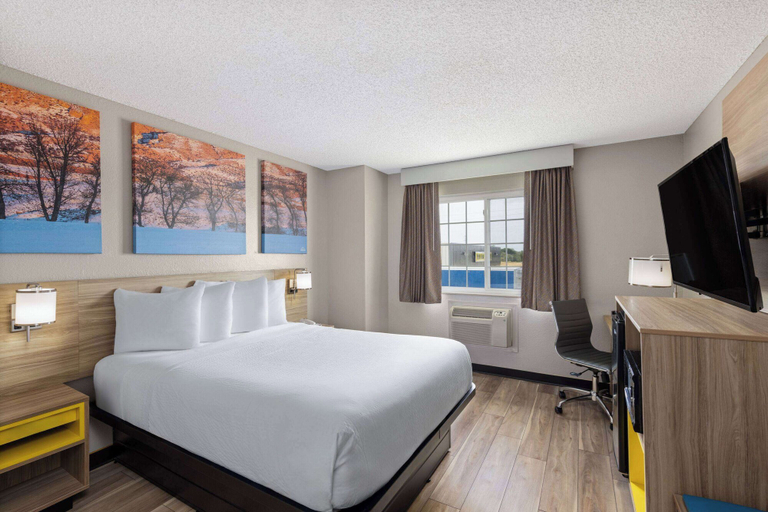 Bedroom 3, Days Inn by Wyndham Miami, Ottawa