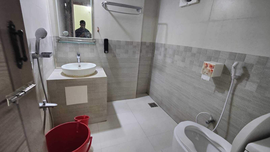 Bathroom 2, Hotel Aman International, Patuakhali