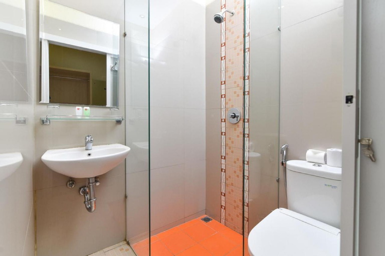 Bathroom 15