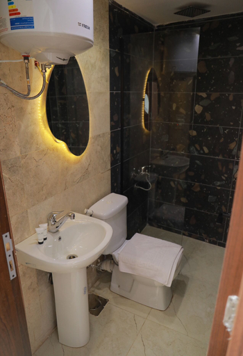 Bathroom 3, Brilliant Pyramids View Inn, Al-'Umraniyah
