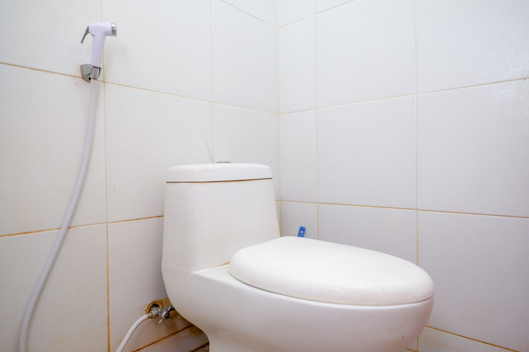 Bathroom 2, RedDoorz @ Pengayoman Panakkukang 2 Makassar, Makassar